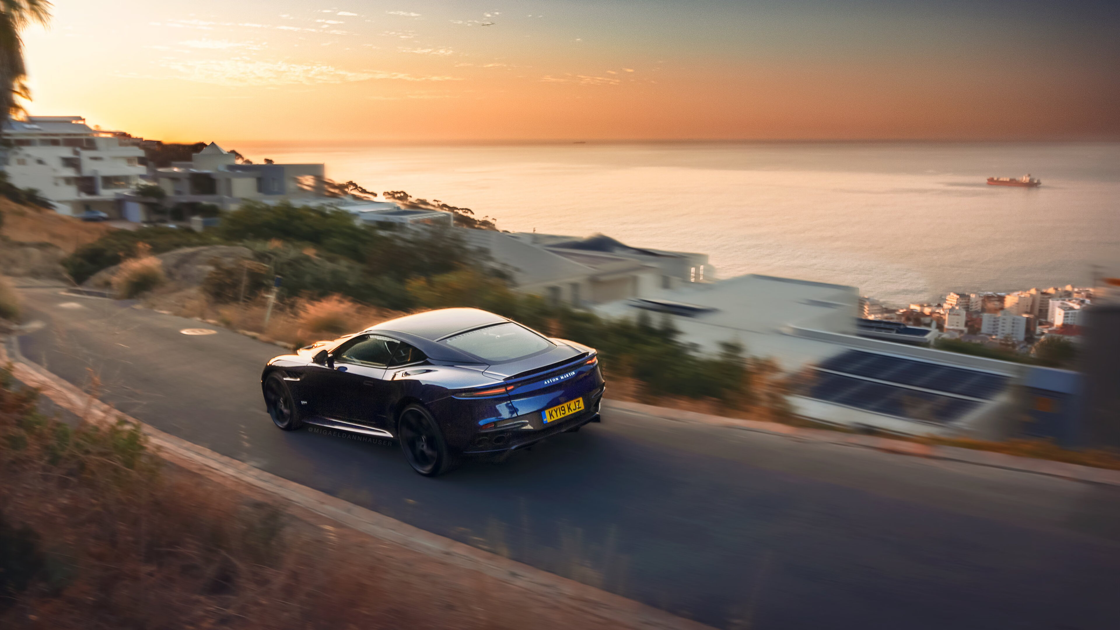 国际足球巨星加盟中超引发热议,国际足球巨星加盟中超引发热议的原因