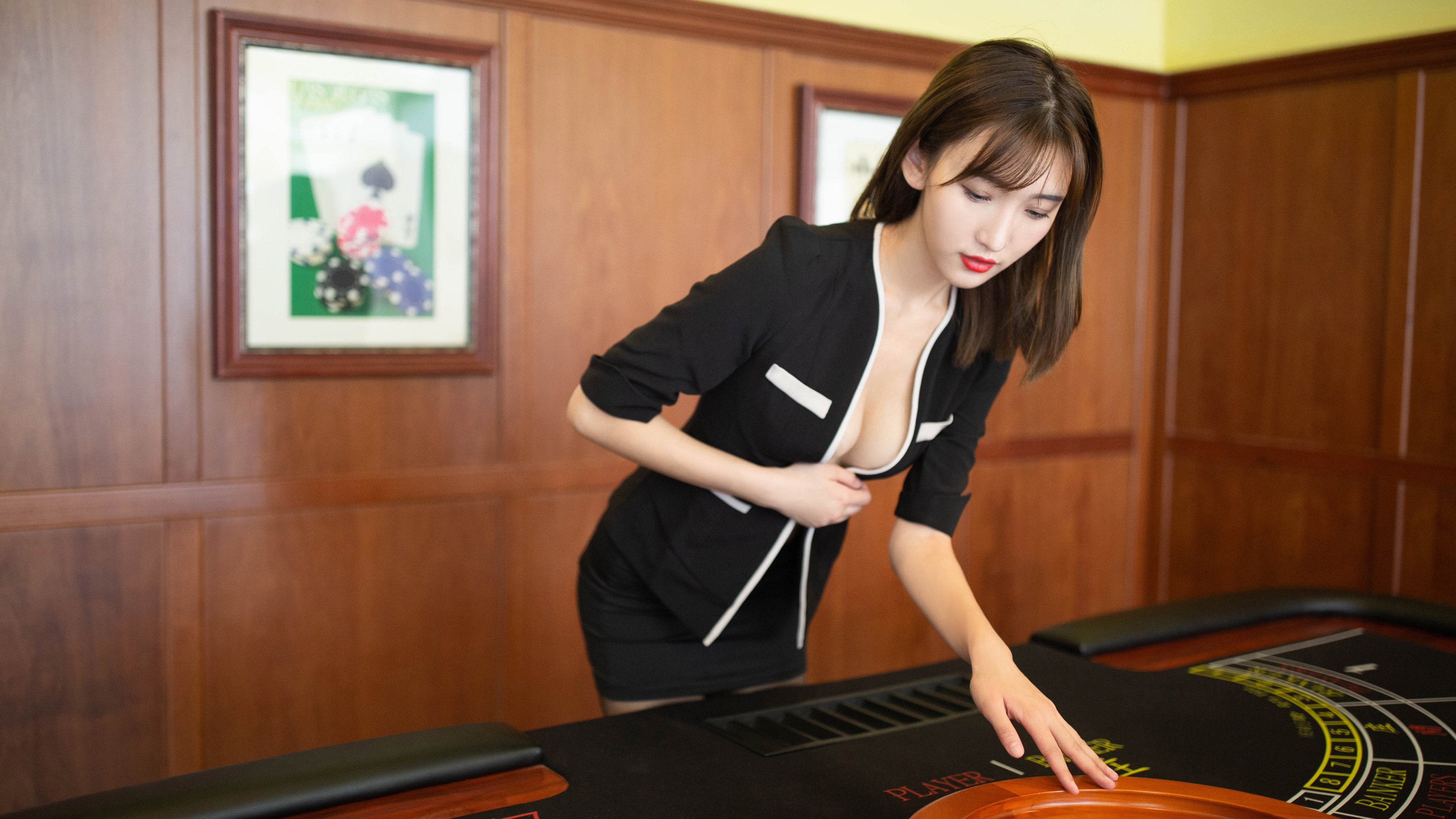 华体会平台-中国足球退役球员经验传承机制与教练角色转换，足球运动员退役当教练